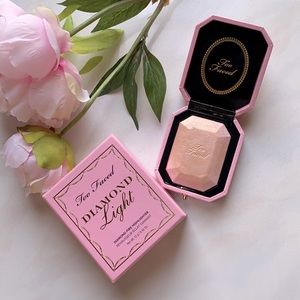 TOO FACED Diamond Light Highlighter